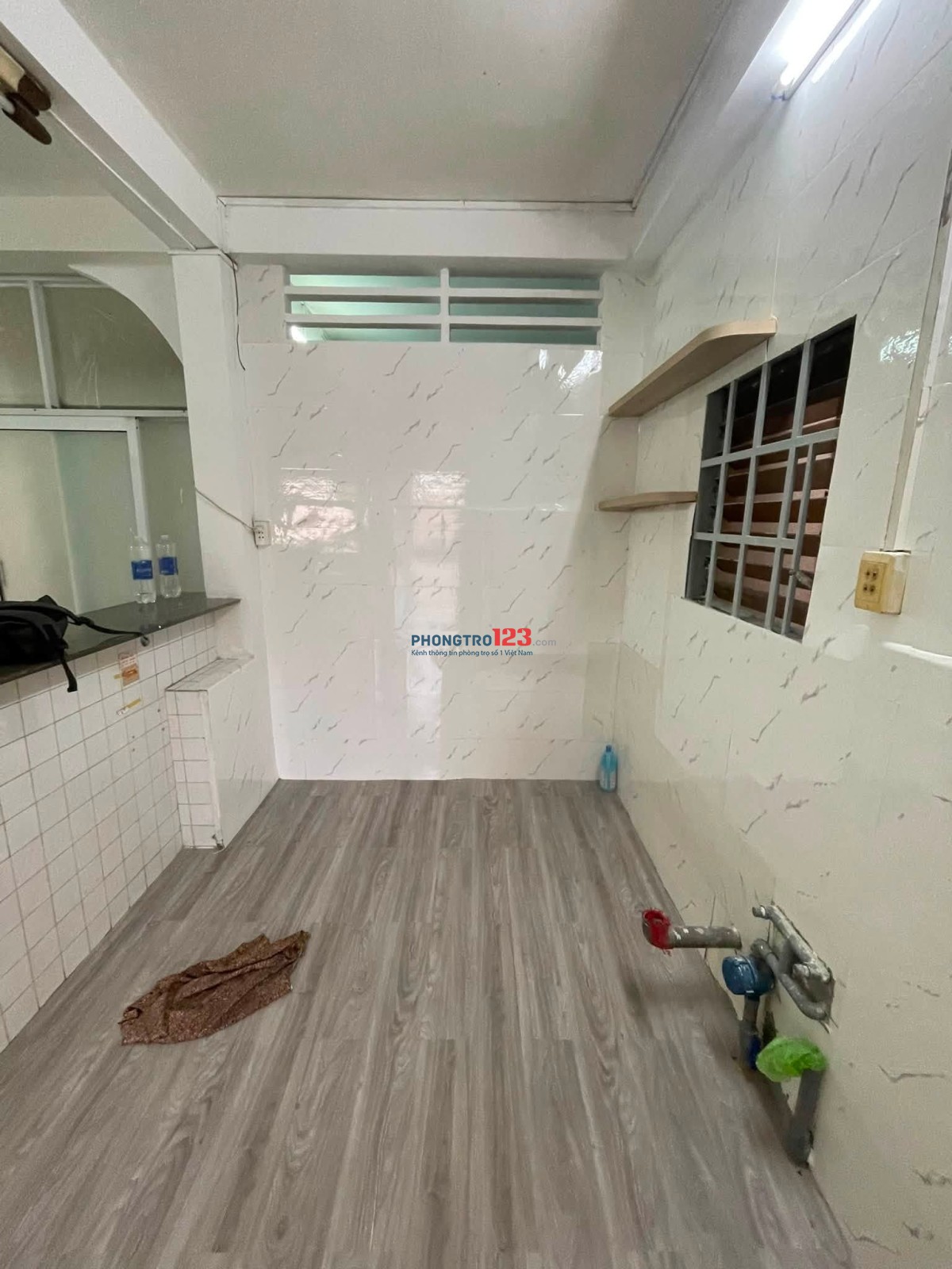 Chung cư Đất Thánh cho thuê căn thang bộ lầu 2 1PN giá thuê 7tr5/tháng