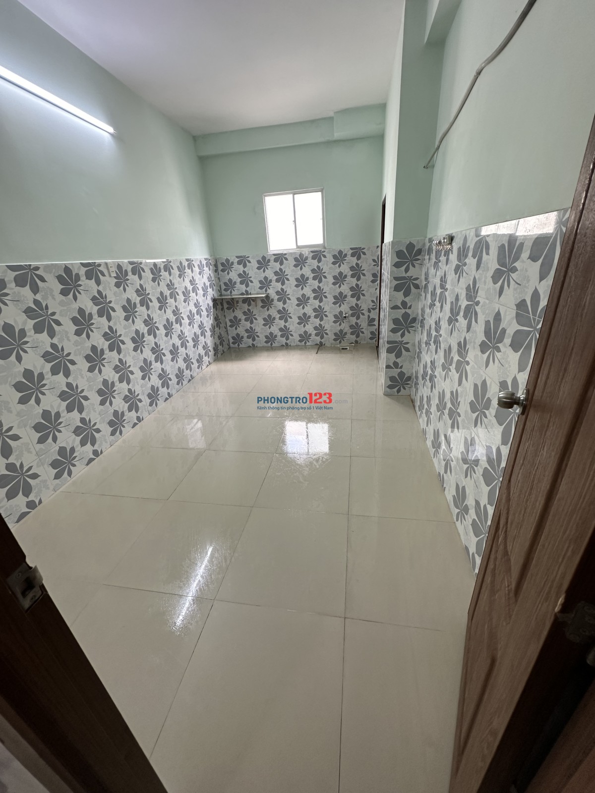 Cho thuê Phòng có máy lạnh cách trường ĐH Công thương 300met và Aeon.