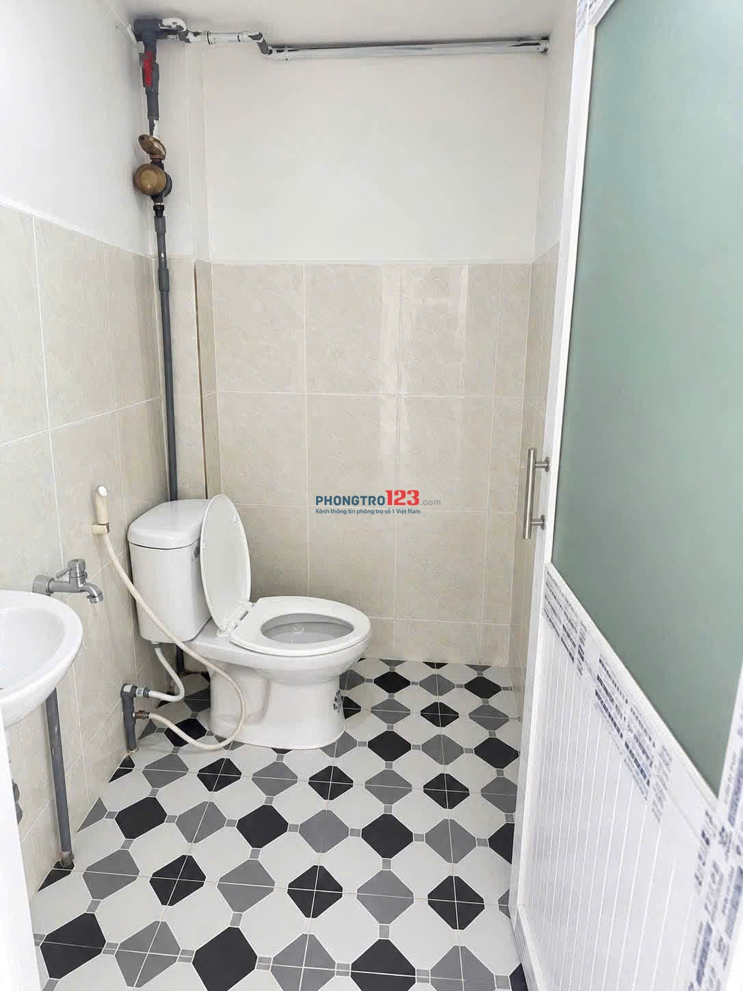 Mặt bằng kinh doanh buôn bán có sẵn máy lạnh