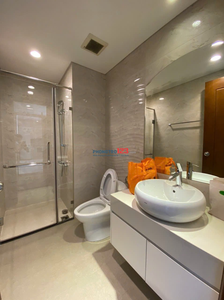 Chung cư Resgreen Tower-Tân Phú căn 2p ngủ giá 12tr/tháng.
