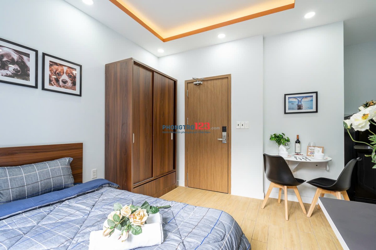 Cho thuê căn hộ cửa sổ lớn, full nội thất có TV - Đinh Bộ Lĩnh, Bình Thạnh gần UEF, HIU