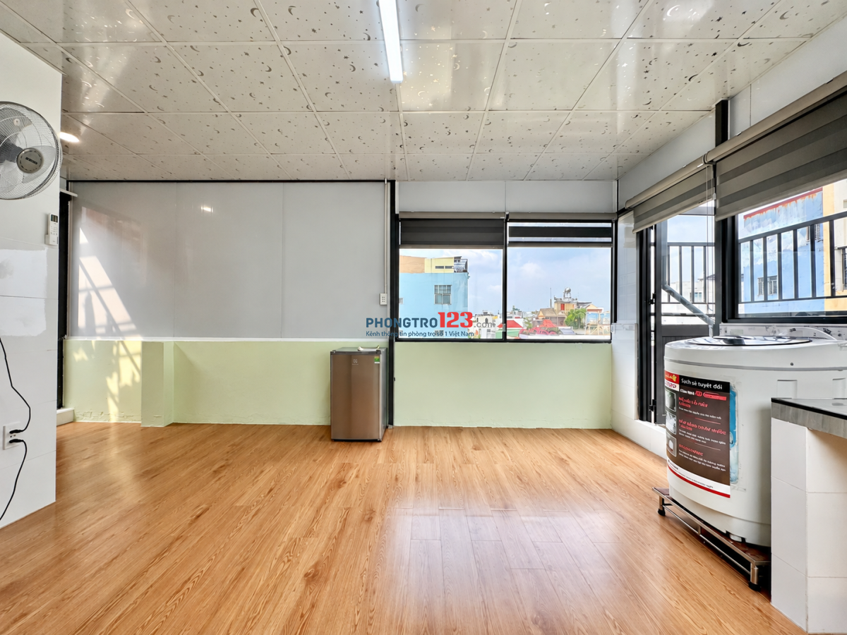 Phòng gần Etown 5' đi bộ, View sân thượng, full nôi thất, Studio.