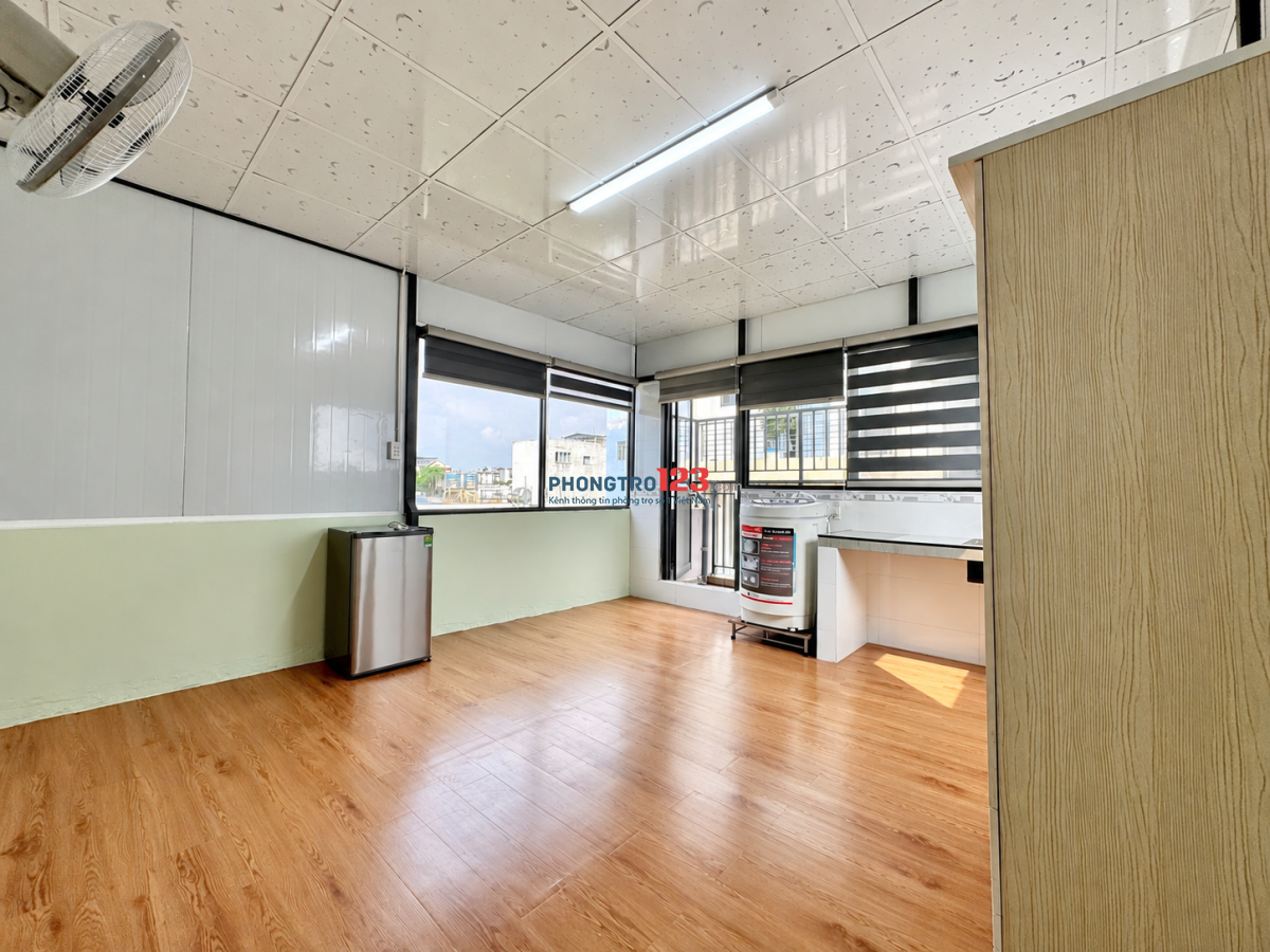 Phòng gần Etown 5' đi bộ, View sân thượng, full nôi thất, Studio.