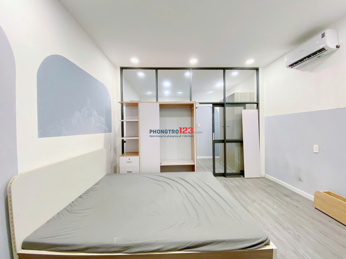CĂN HỘ FULL NỘI THẤT, TÁCH BẾP, CỬA SỔ LỚN THOÁNG MÁT TẠI NGUYỄN GIA TRÍ (D2), BÌNH THẠNH, SÁT ĐH NG