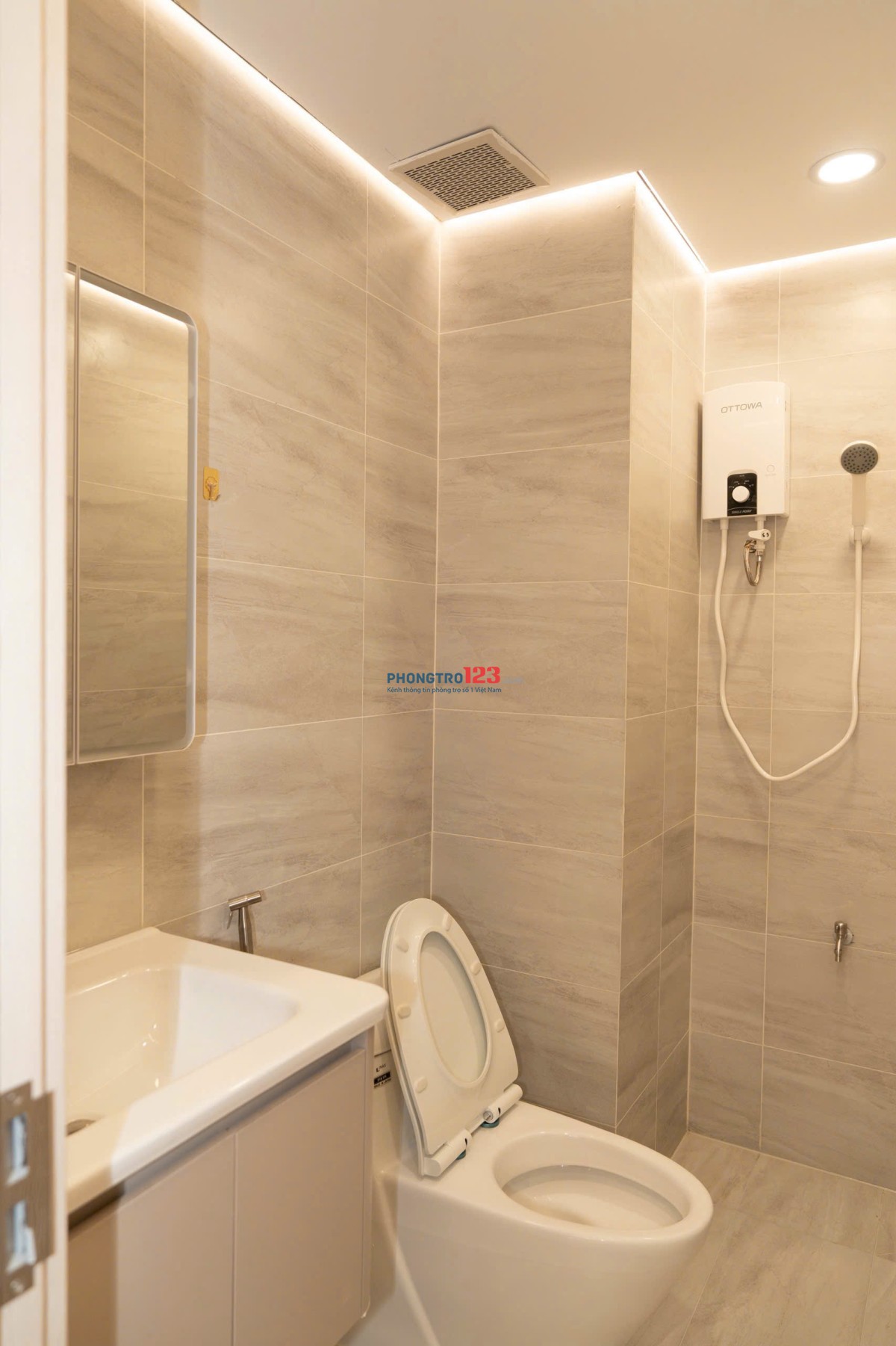 CHDV full nội thất mới xây ngay Vincom Trần Trọng Cung Q7
