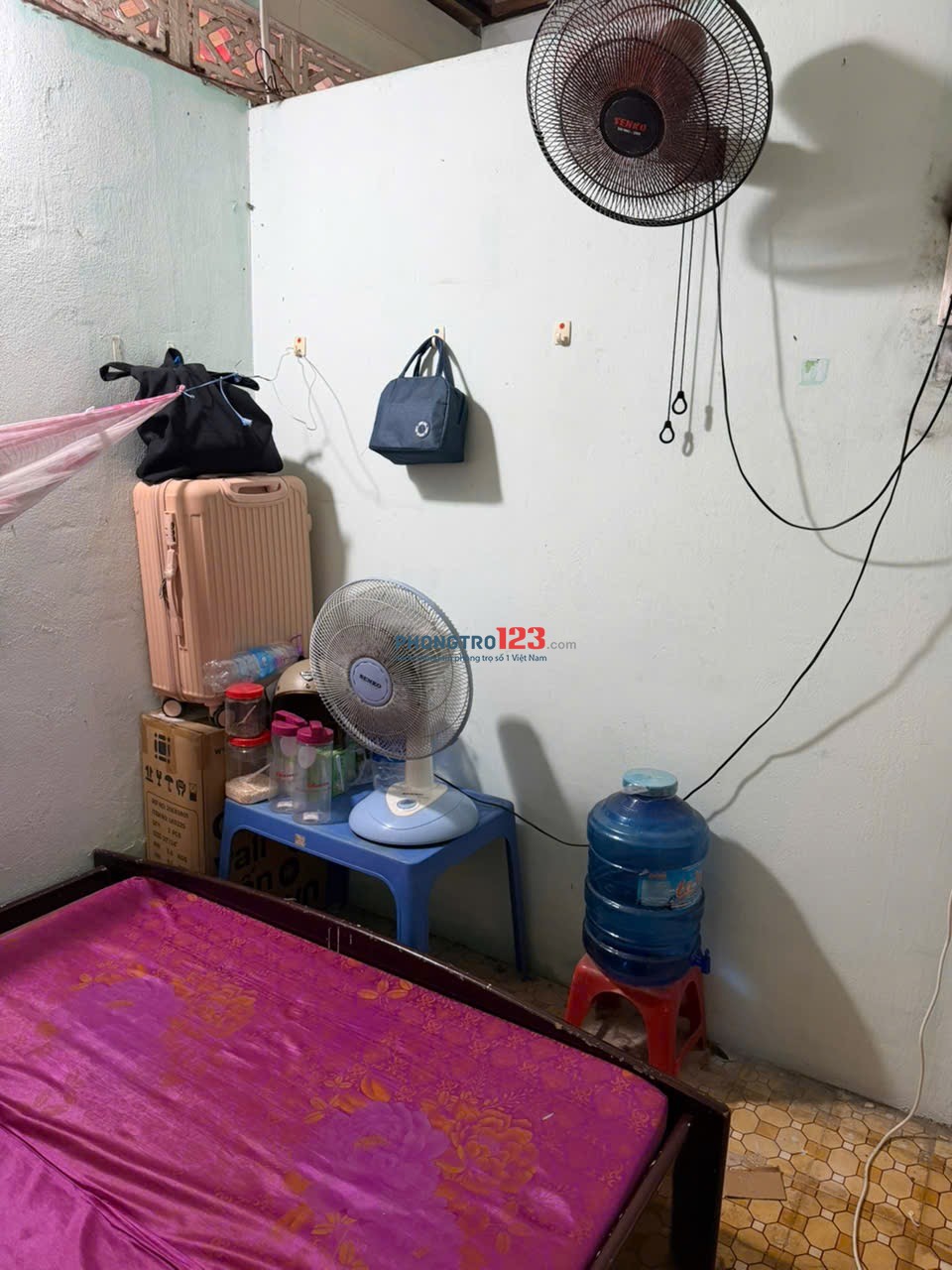 Cho thuê 1 phòng trọ trong nhà nguyên căn ngay đại học Ngân Hàng