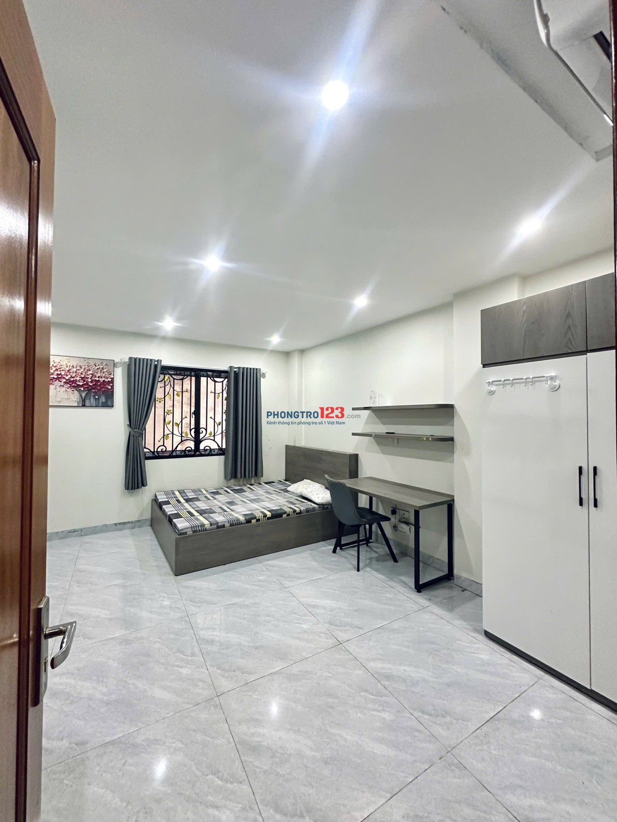 Cho thuê phòng 245 Lạc Long Quân - Tây Hồ