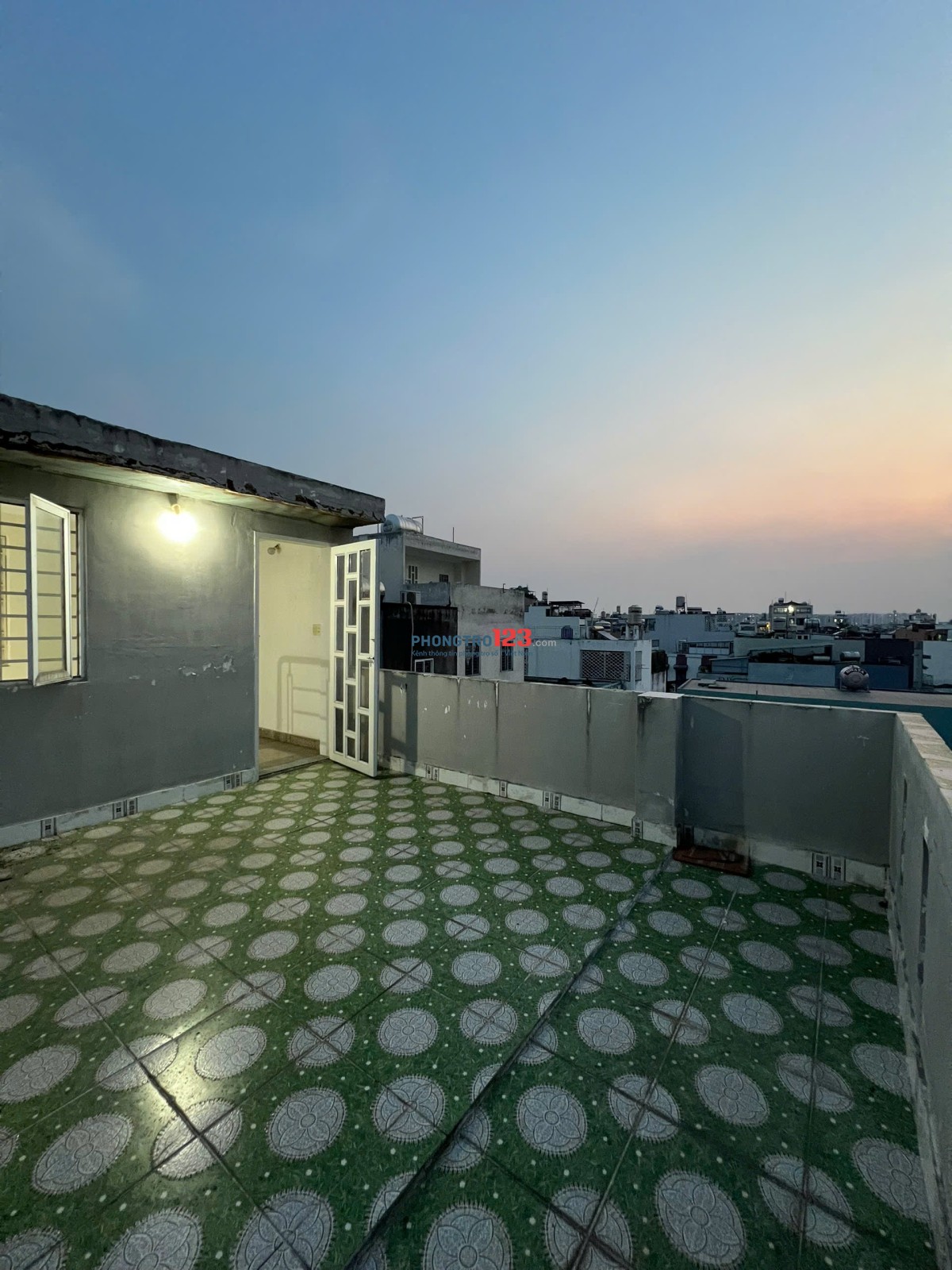 Phòng 30m2, sạch sẽ cửa sổ thoáng mát, lối đi rộng