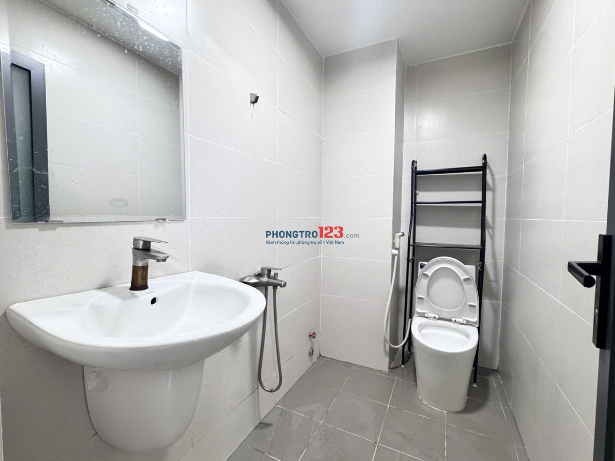 Cho thuê phòng mặt tiền, rộng, cửa sổ trời, full nội thất – Ngô Đức Kế, Bình Thạnh gần chợ Bà Chiểu