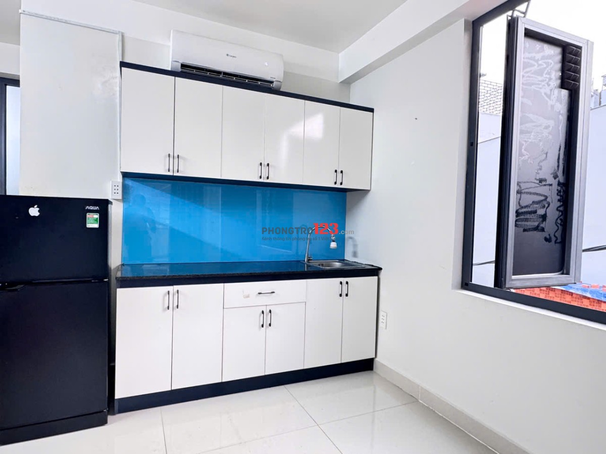 Cho thuê phòng mặt tiền, rộng, cửa sổ trời, full nội thất – Ngô Đức Kế, Bình Thạnh gần chợ Bà Chiểu
