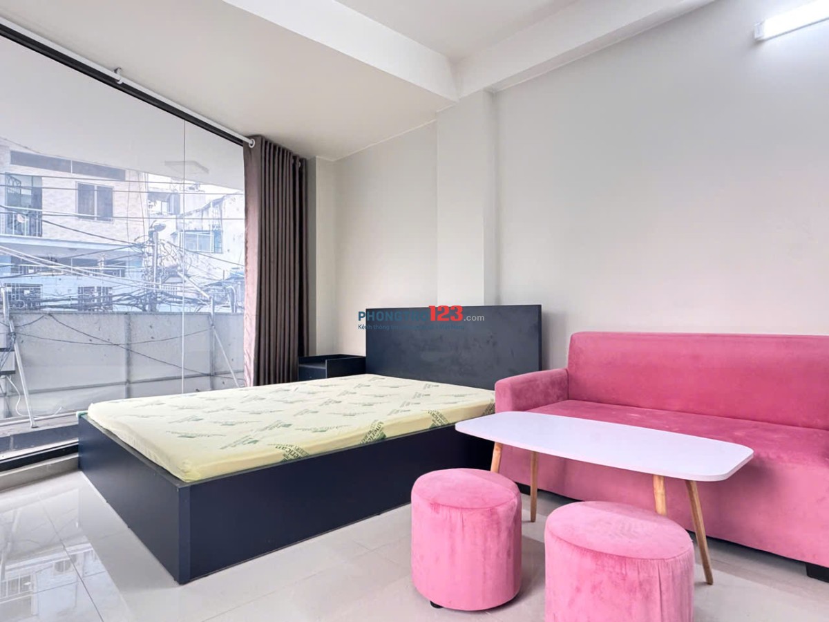 Cho thuê phòng mặt tiền, rộng, cửa sổ trời, full nội thất – Ngô Đức Kế, Bình Thạnh gần chợ Bà Chiểu