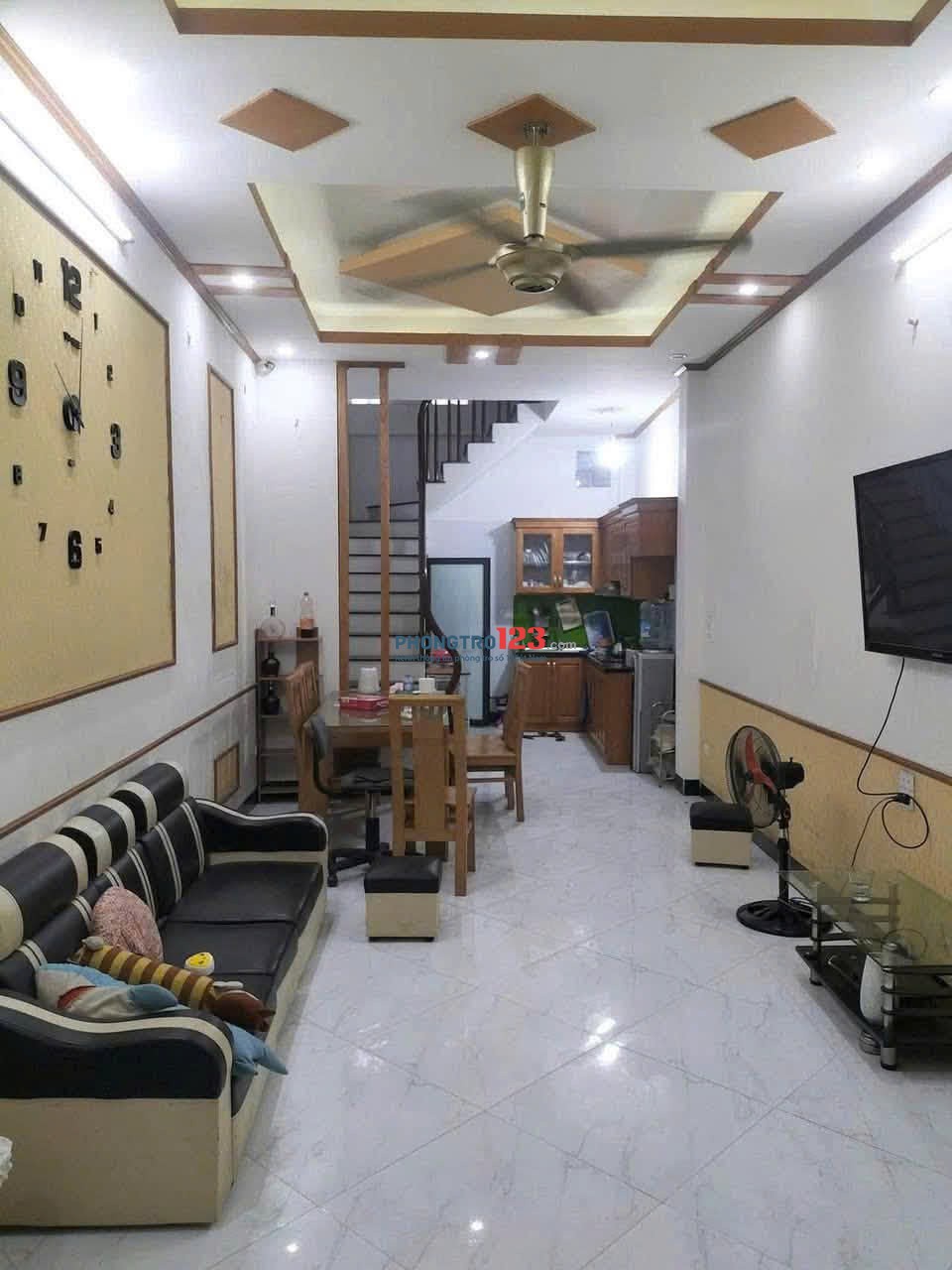 Nhà riêng Phan Xích Long (94.9m2) 2PN, 2WC, Full nội thất, giá 14.5 tr/th