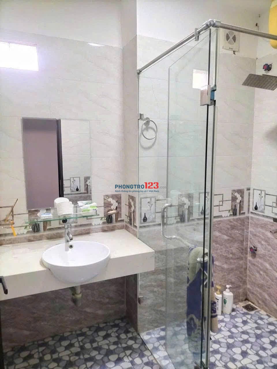 Nhà riêng Phan Xích Long (94.9m2) 2PN, 2WC, Full nội thất, giá 14.5 tr/th