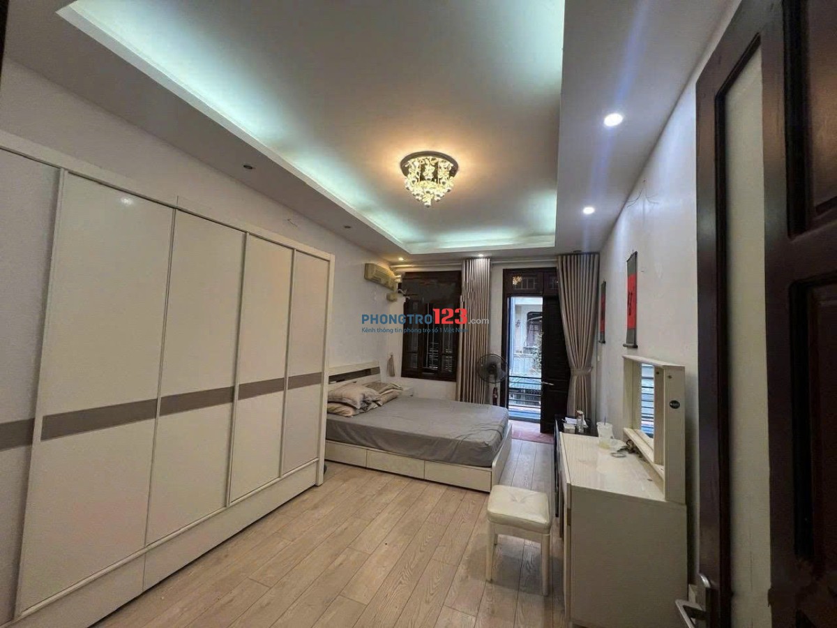 Cho thuê nhà Đ.Cao Thắng, Phú Nhuận 2PN, 2wc sẵn nội thất, Giá 15 tr/th