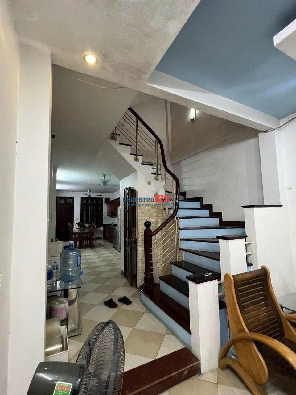 Cho thuê nhà Đ.Cao Thắng, Phú Nhuận 2PN, 2wc sẵn nội thất, Giá 15 tr/th