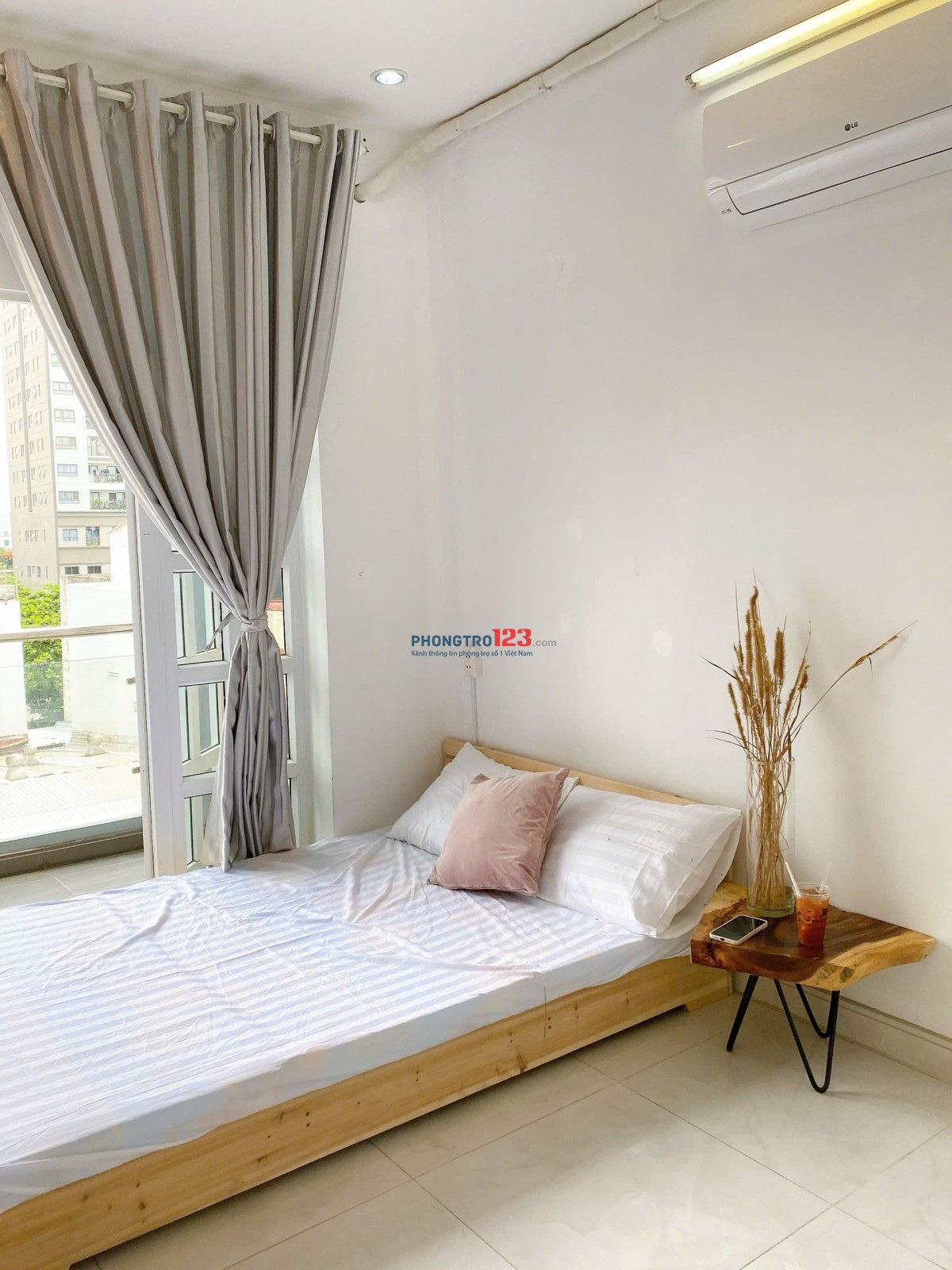 Cho thuê phòng ban công thoáng, full nội thất–gần Đại học HUTECH, UEF -Nguyễn Văn Thương Bình Thanh