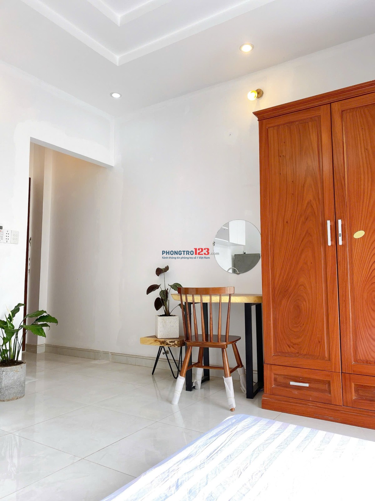 Cho thuê phòng ban công thoáng, full nội thất–gần Đại học HUTECH, UEF -Nguyễn Văn Thương Bình Thanh