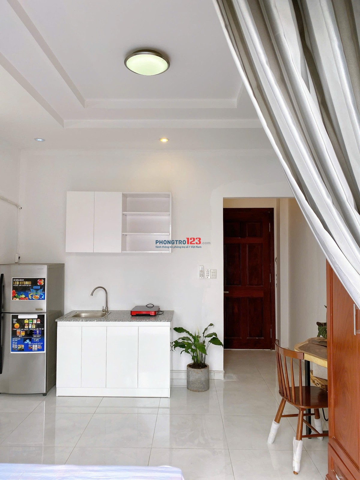 Cho thuê phòng ban công thoáng, full nội thất–gần Đại học HUTECH, UEF -Nguyễn Văn Thương Bình Thanh