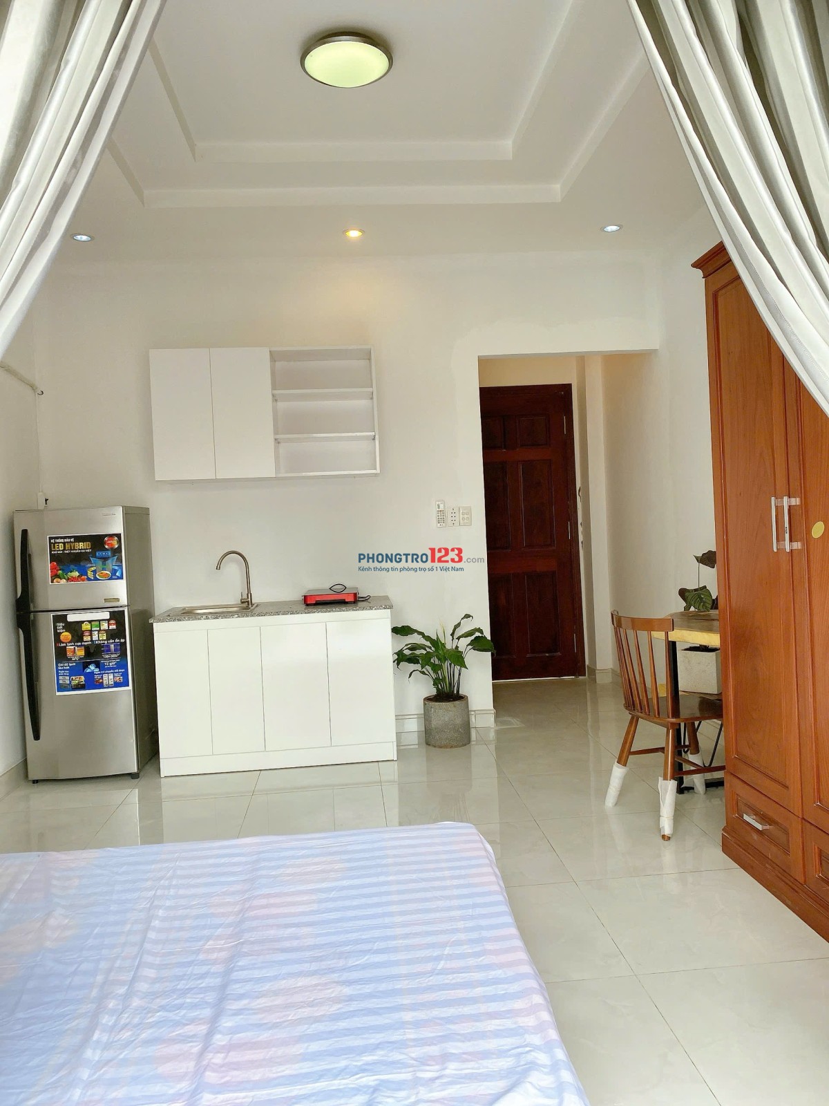 Cho thuê phòng ban công thoáng, full nội thất–gần Đại học HUTECH, UEF -Nguyễn Văn Thương Bình Thanh