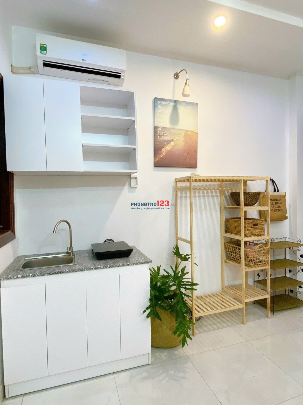 Cho thuê căn hộ full nội thất – ngay sát Đại học HUTECH, UEF - Nguyễn Văn Thương Bình Thạnh