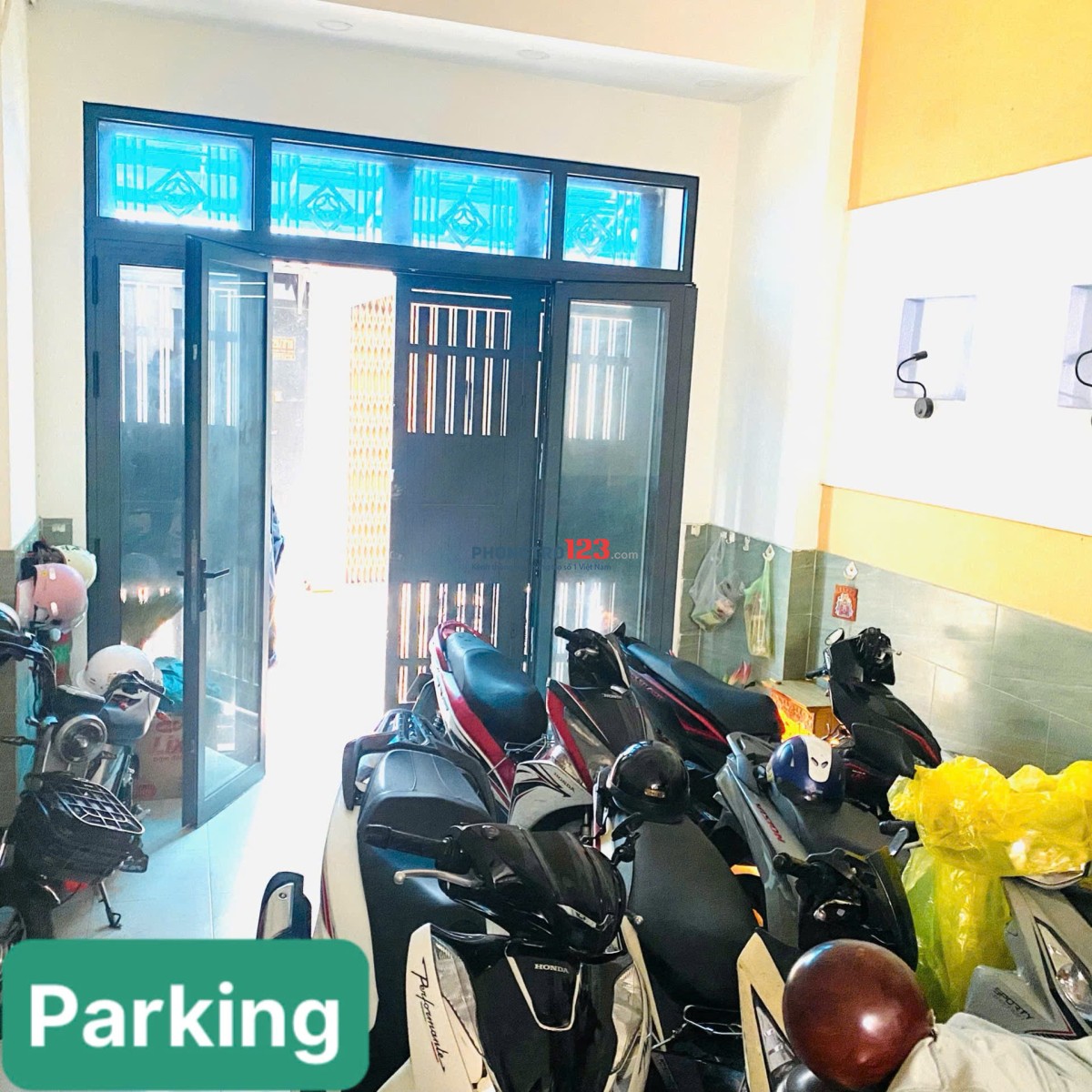 Lầu 1 đang có 2 phòng, cho thuê nguyên tầng hoặc riêng lẻ từng phòng