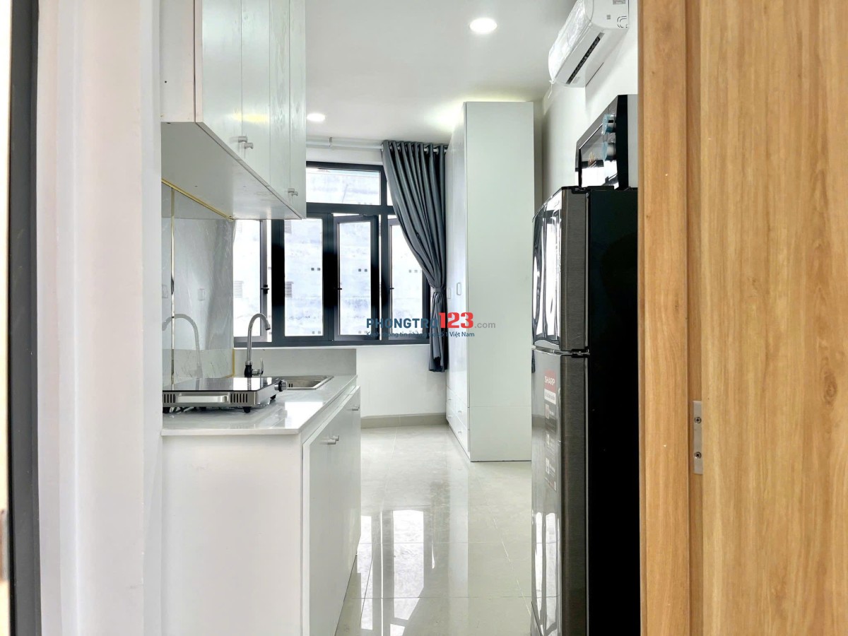 PHÒNG CÓ CỬA SỔ KÍNH LỚN THOÁNG MÁT FULL NỘI THẤT ĐƯỜNG LÊ VĂN SỸ QUẬN PHÚ NHUẬN, SÁT QUẬN 3, QUẬN 1