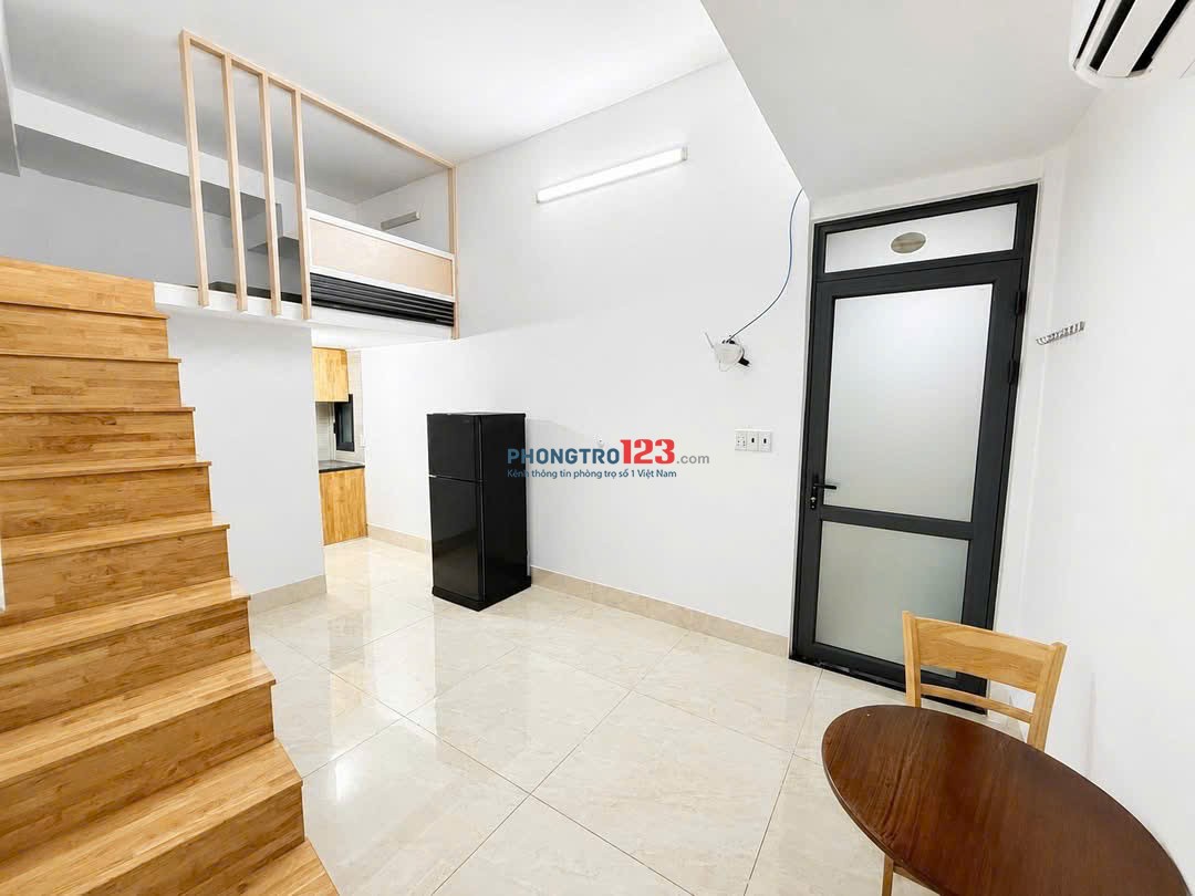 Cho thuê căn hộ gác lửng cao rộng, cửa sổ trời lớn – Nguyễn Gia Trí (D2), Bình Thạnh ngay Hàng Xanh