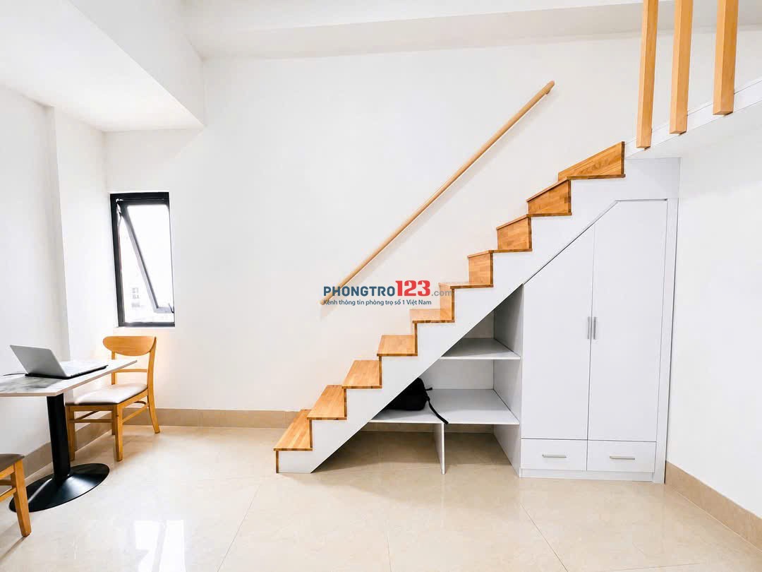 Cho thuê căn hộ gác lửng cao rộng, cửa sổ trời lớn – Nguyễn Gia Trí (D2), Bình Thạnh ngay Hàng Xanh