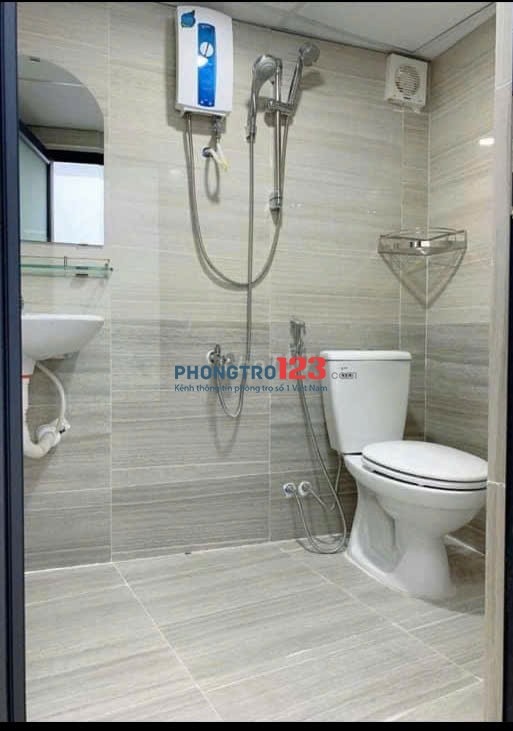Cho thuê căn hộ gác lửng cao rộng, cửa sổ trời lớn – Nguyễn Gia Trí (D2), Bình Thạnh ngay Hàng Xanh
