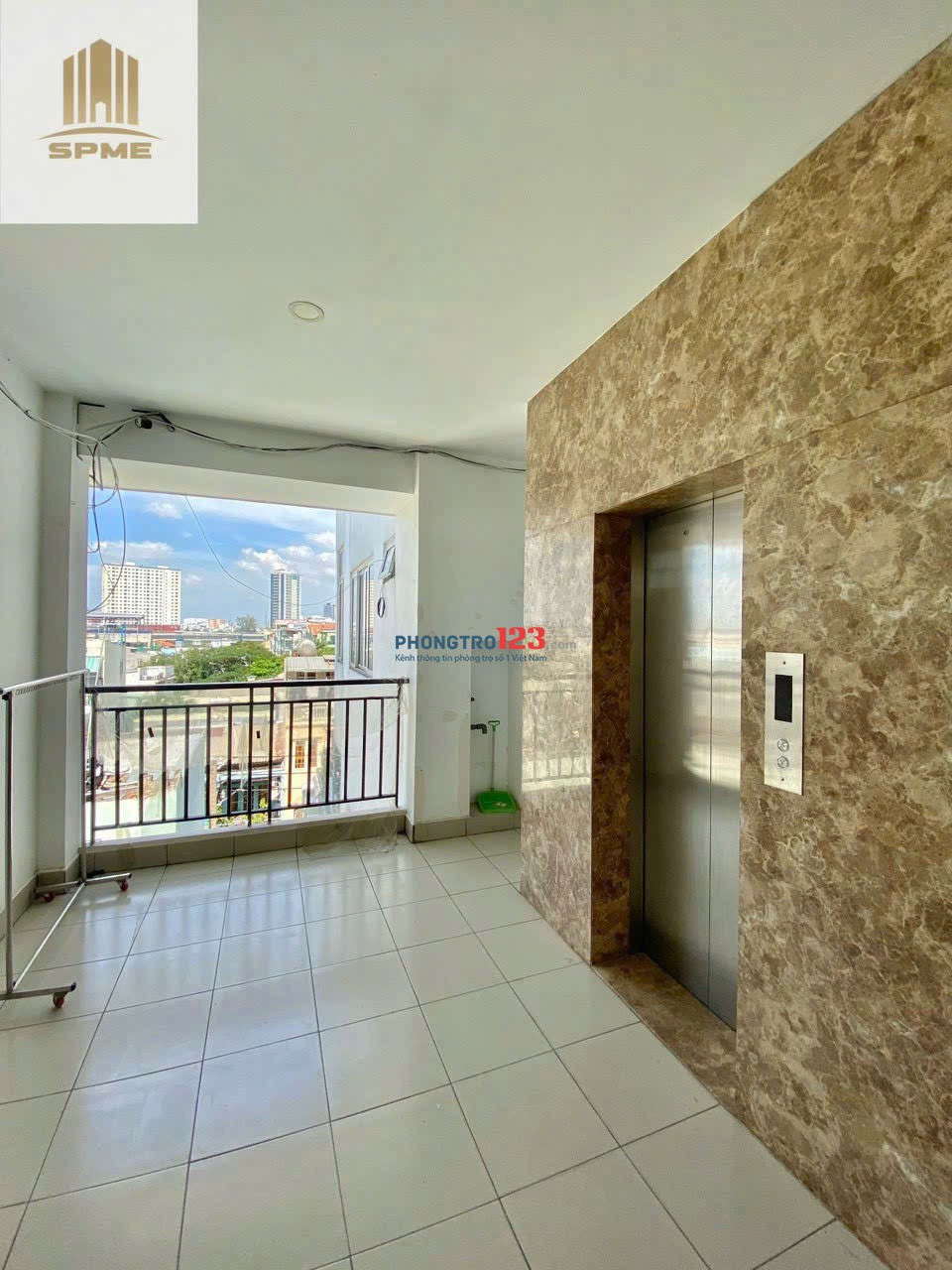 Cho thuê phòng Nguyễn Hữu Cảnh, Bình Thạnh, ban công view Landmark, thang máy, giáp Q1, Q2