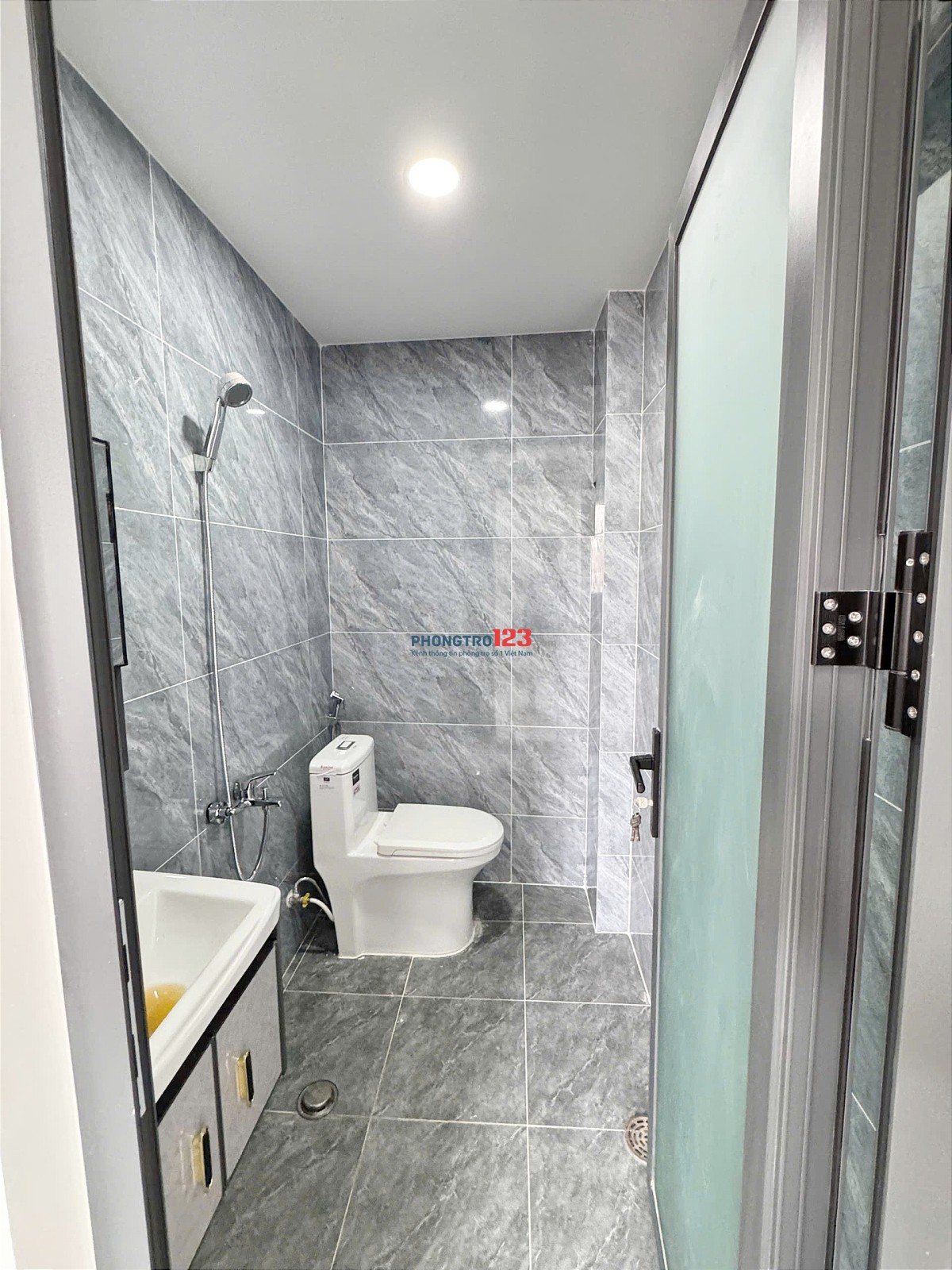CHDV MỚI XÂY FULL NỘI THẤT CAO CẤP GẦN CÔNG VIÊN LÀNG HOA