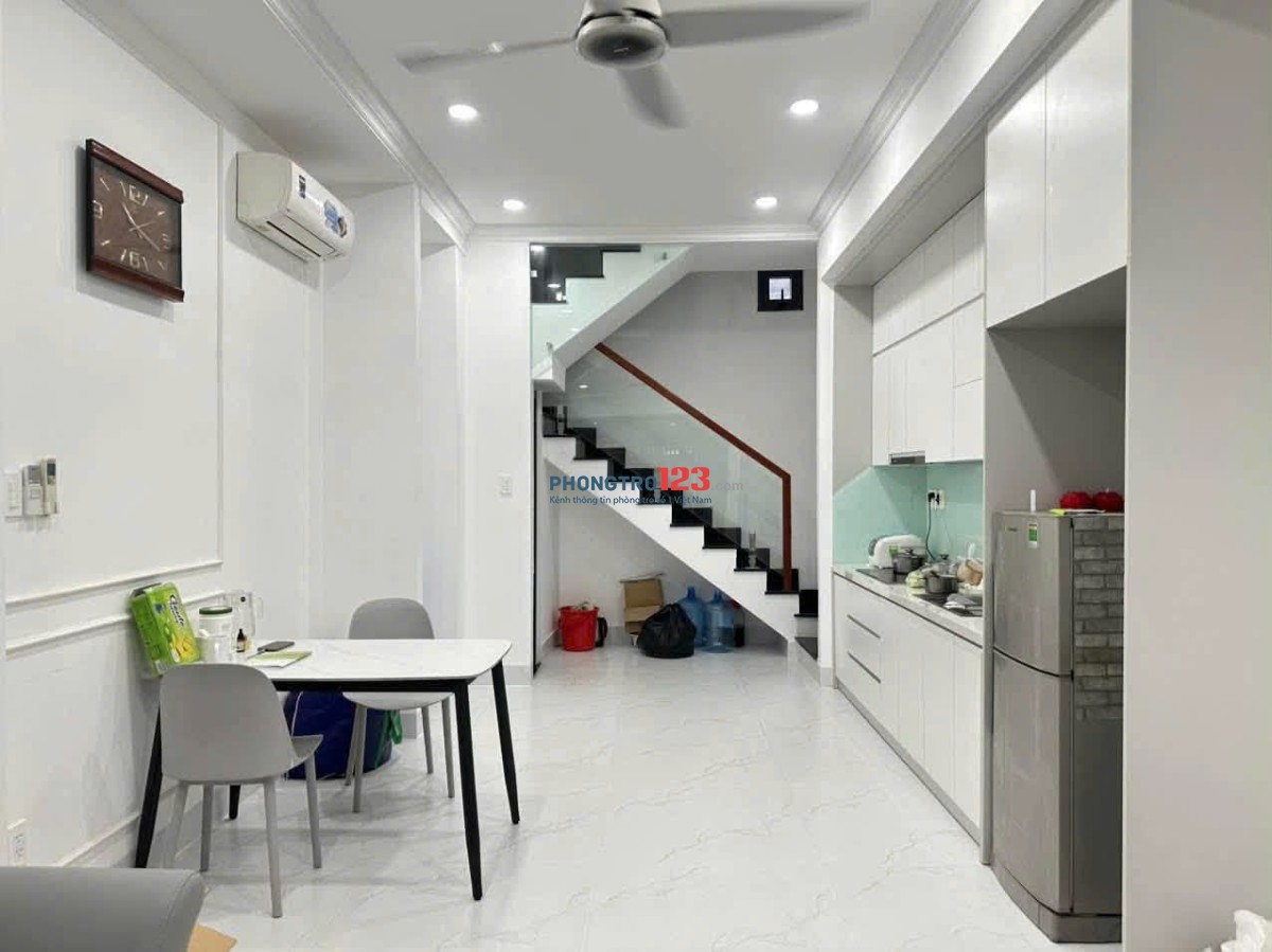 1/Phan Đình Phùng, Phú Nhuận 94m2, 2PN, Sẵn Nội Thất giá 14,5 tr/th