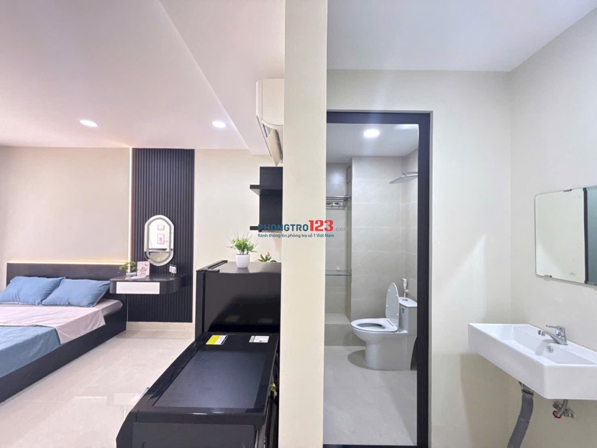 Cho thuê căn hộ ban công thoáng, full nội thất – gần Đại học HUTECH, UEF - Nguyễn Gia Trí Bình Thạnh