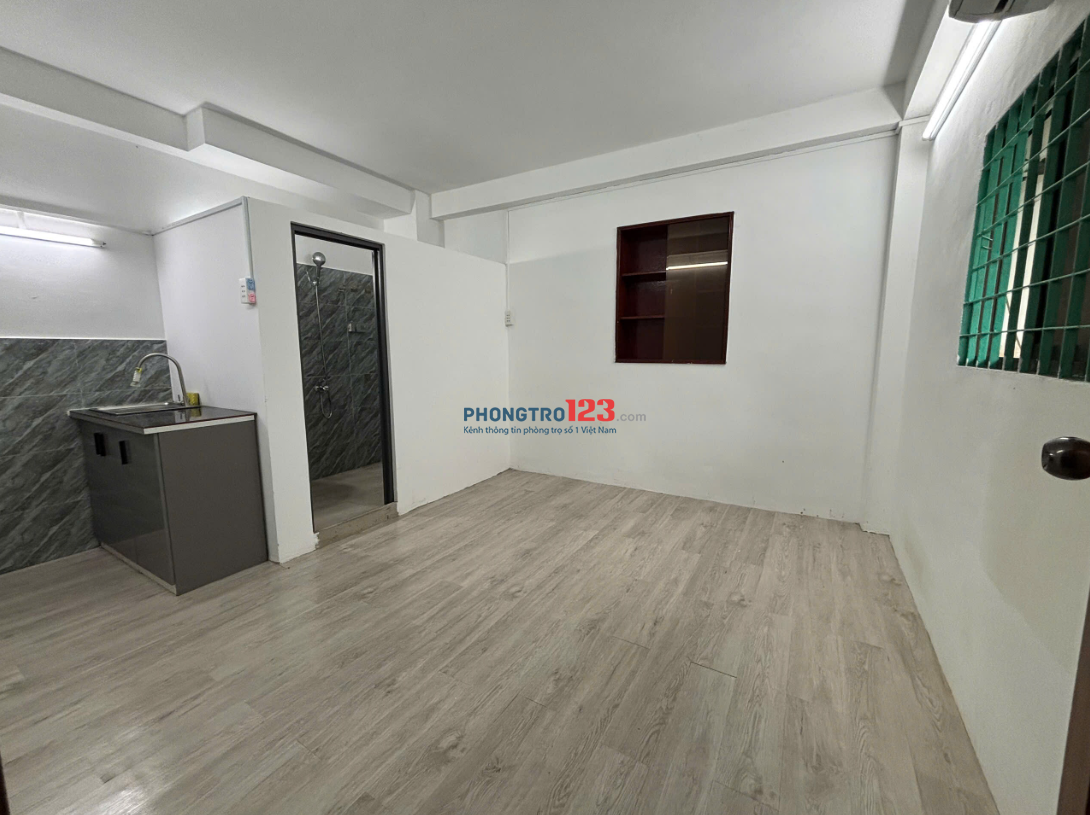 Phòng trọ giá rẻ, có cửa sổ ngay Đường 3 Tháng 2 quận 10