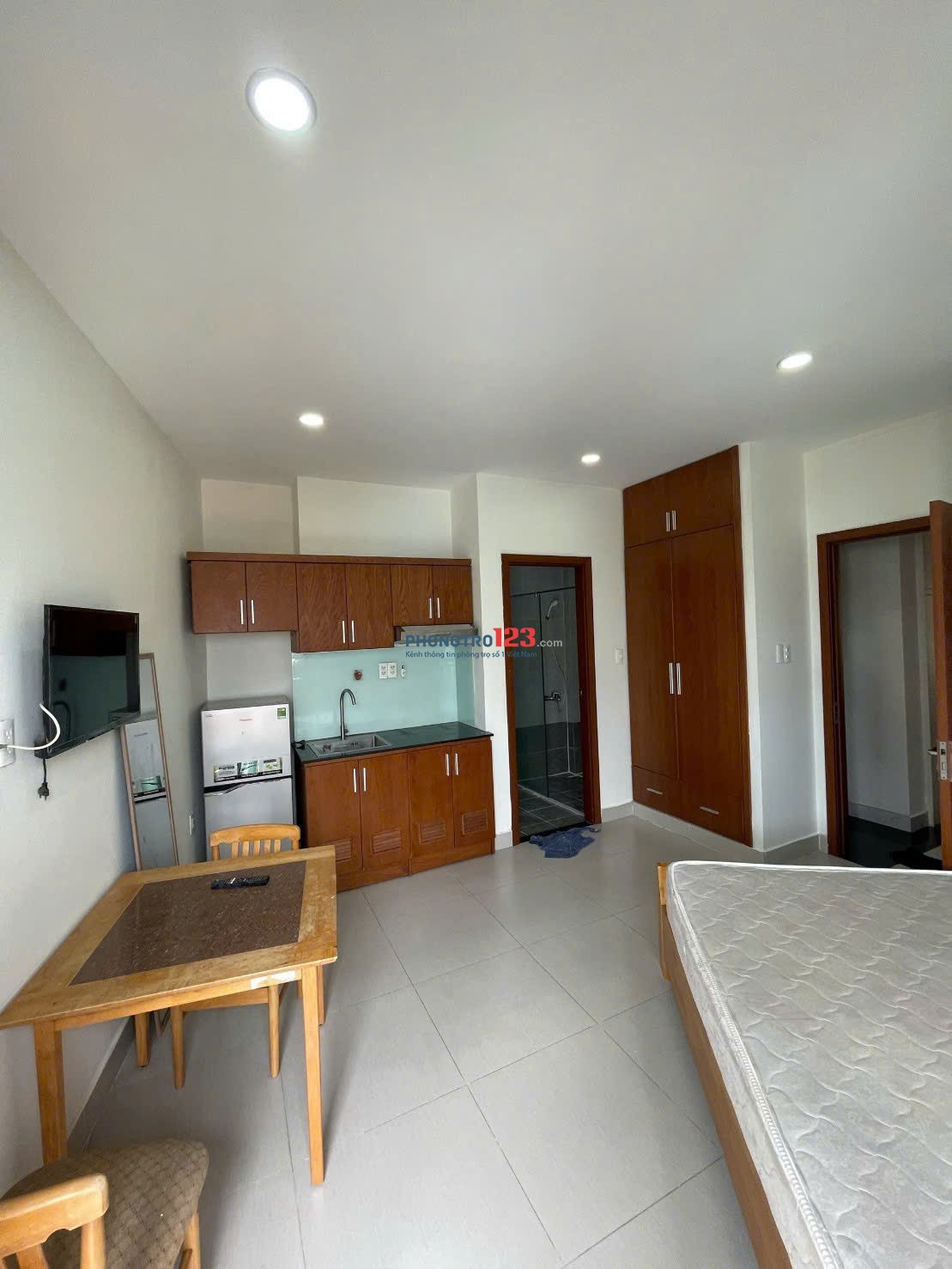 Cho thuê phòng rộng mới, ban công lớn, full nội thất – Phan Xích Long, Phú Nhuận gần Quận 1, Quận 3