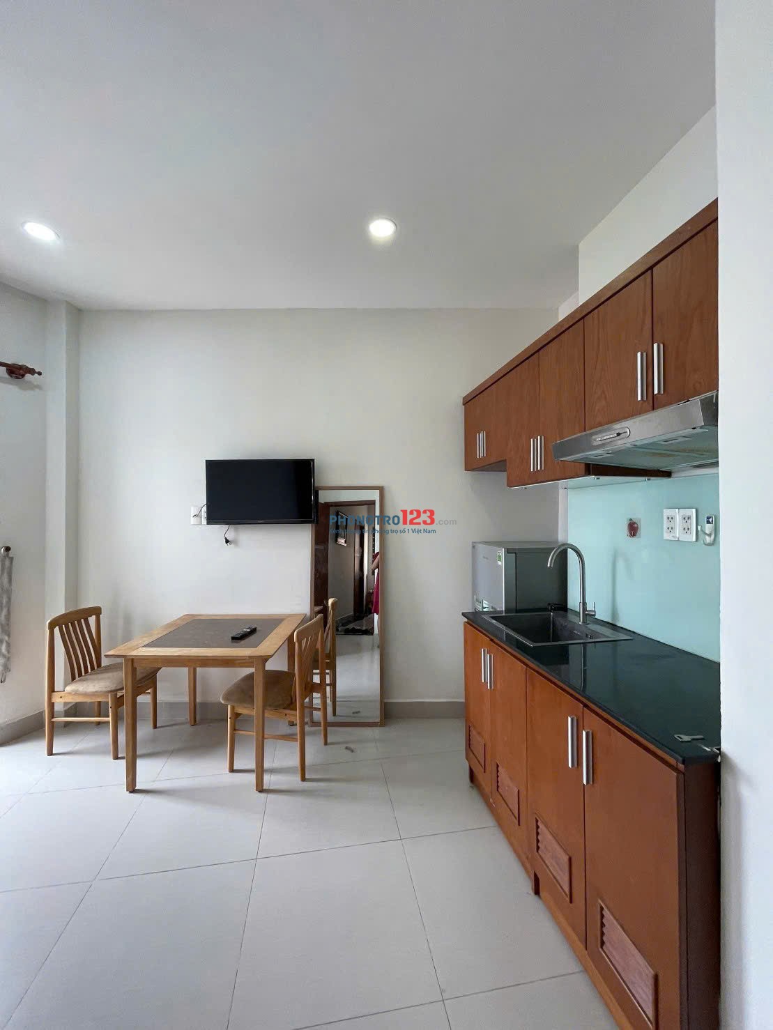 Cho thuê phòng rộng mới, ban công lớn, full nội thất – Phan Xích Long, Phú Nhuận gần Quận 1, Quận 3