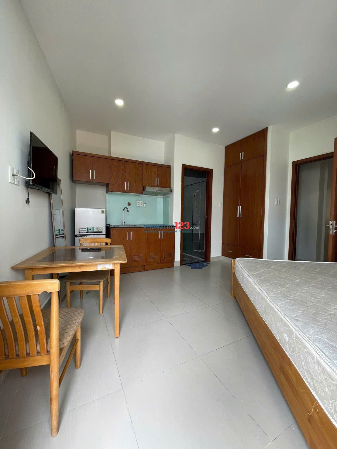 Cho thuê phòng rộng mới, ban công lớn, full nội thất – Phan Xích Long, Phú Nhuận gần Quận 1, Quận 3