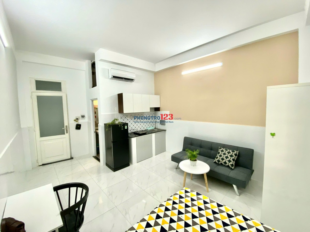 PHÒNG CÓ CỬA SỔ LỚN THOÁNG FULL NỘI THẤT NƠ TRANG LONG BÌNH THẠNH, SÁT PHÚ NHUẬN Q1 GẦN VLU HUTECH