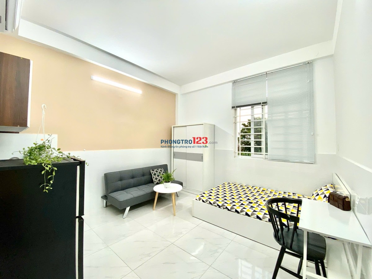 PHÒNG CÓ CỬA SỔ LỚN THOÁNG FULL NỘI THẤT NƠ TRANG LONG BÌNH THẠNH, SÁT PHÚ NHUẬN Q1 GẦN VLU HUTECH