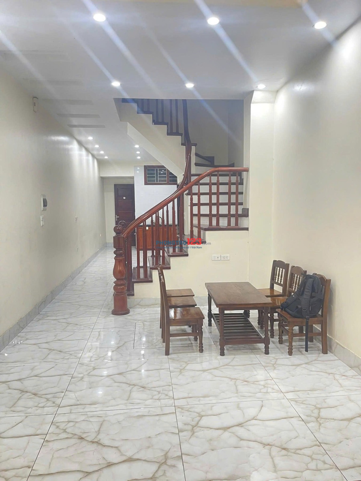 Nhà riêng 1/ Phan Xích Long, 94m2 sẵn nội thất, giá 14 tr/th 2PN, Ban công.