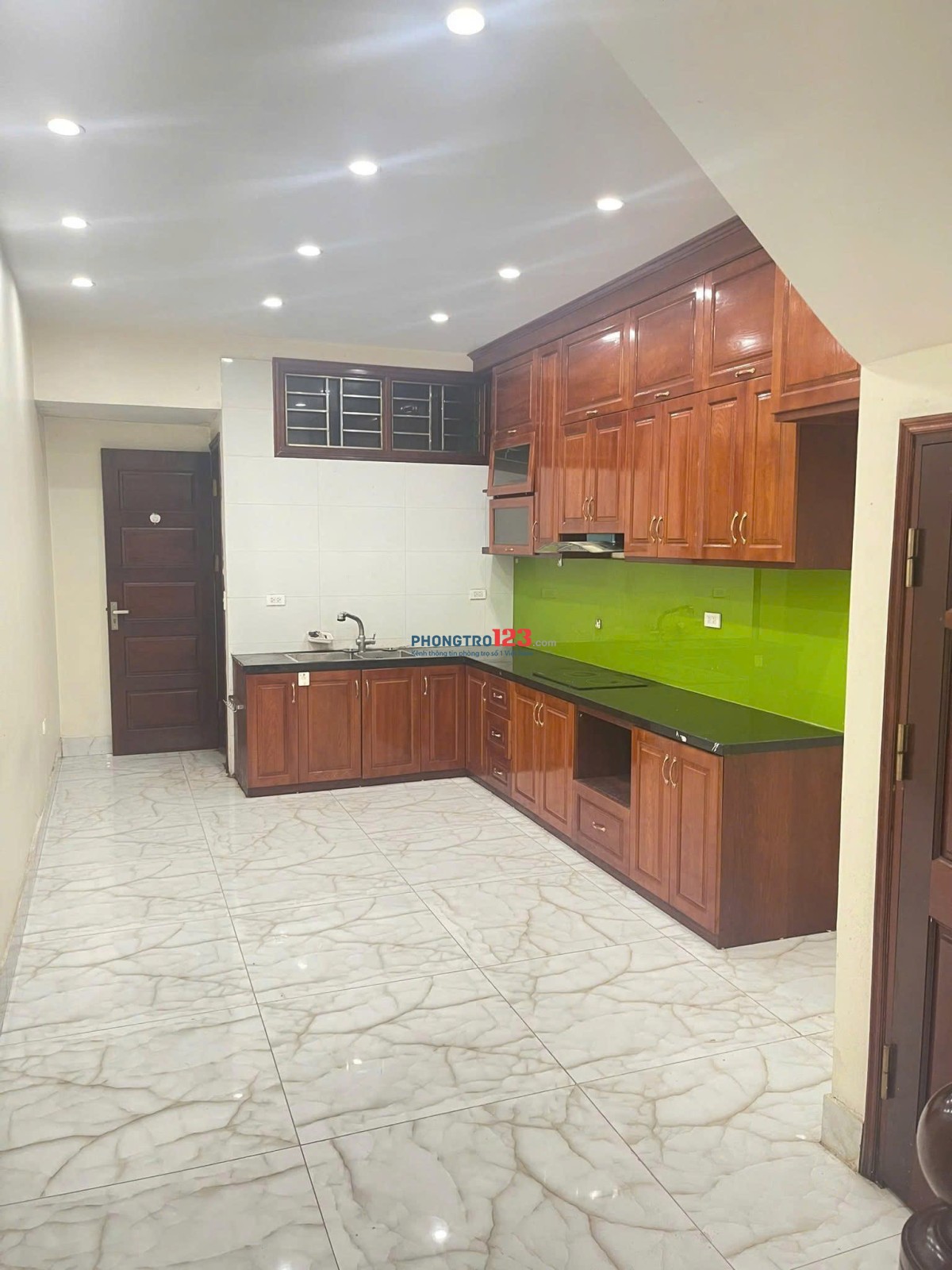 Nhà riêng 1/ Phan Xích Long, 94m2 sẵn nội thất, giá 14 tr/th 2PN, Ban công.