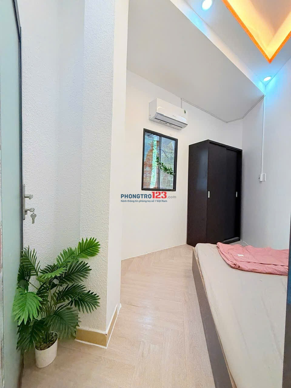 Cho thuê căn hộ 2PN tách bếp, ban công, full nội thất Bình Thạnh