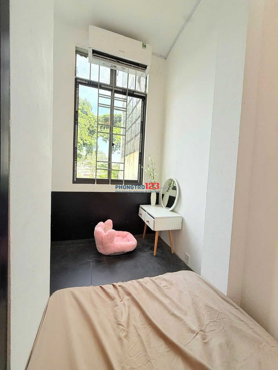 Cho thuê căn hộ 2PN tách bếp, ban công, full nội thất Bình Thạnh