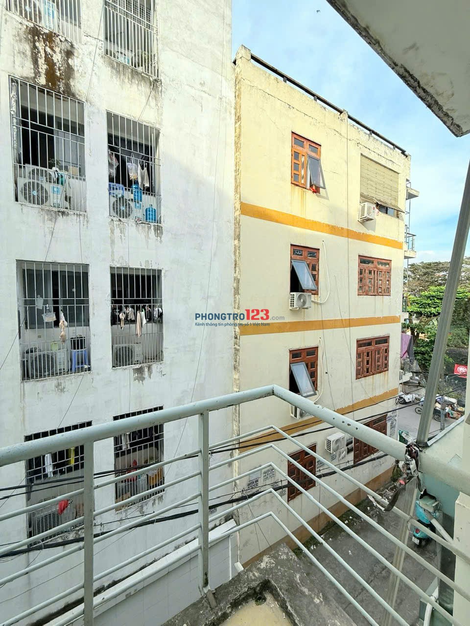 Cho thuê căn hộ 2PN tách bếp, ban công, full nội thất Bình Thạnh