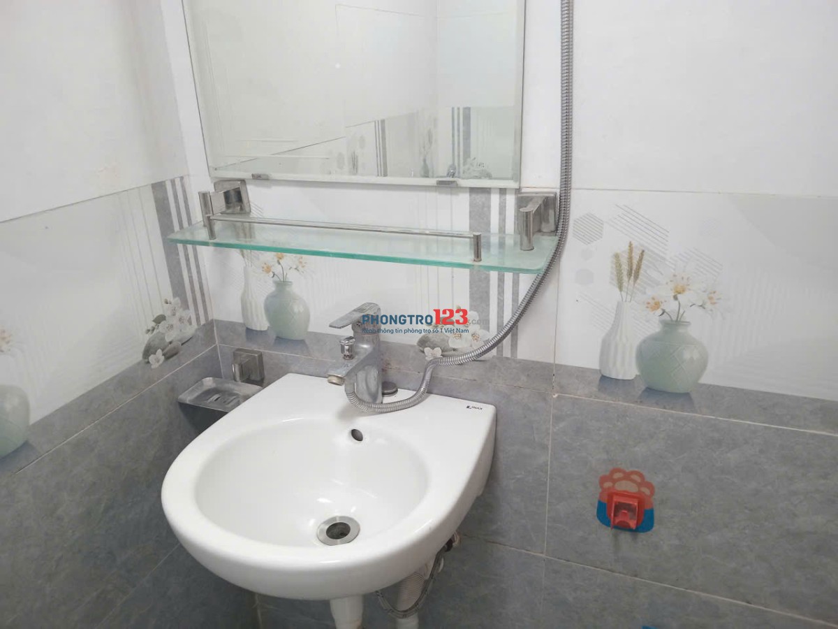 Phòng trọ, Full đồ, khép kín, chính chủ, Ngay trung tâm ngã ba Phạm Văn Đồng-Trần Cung, Hà Nội