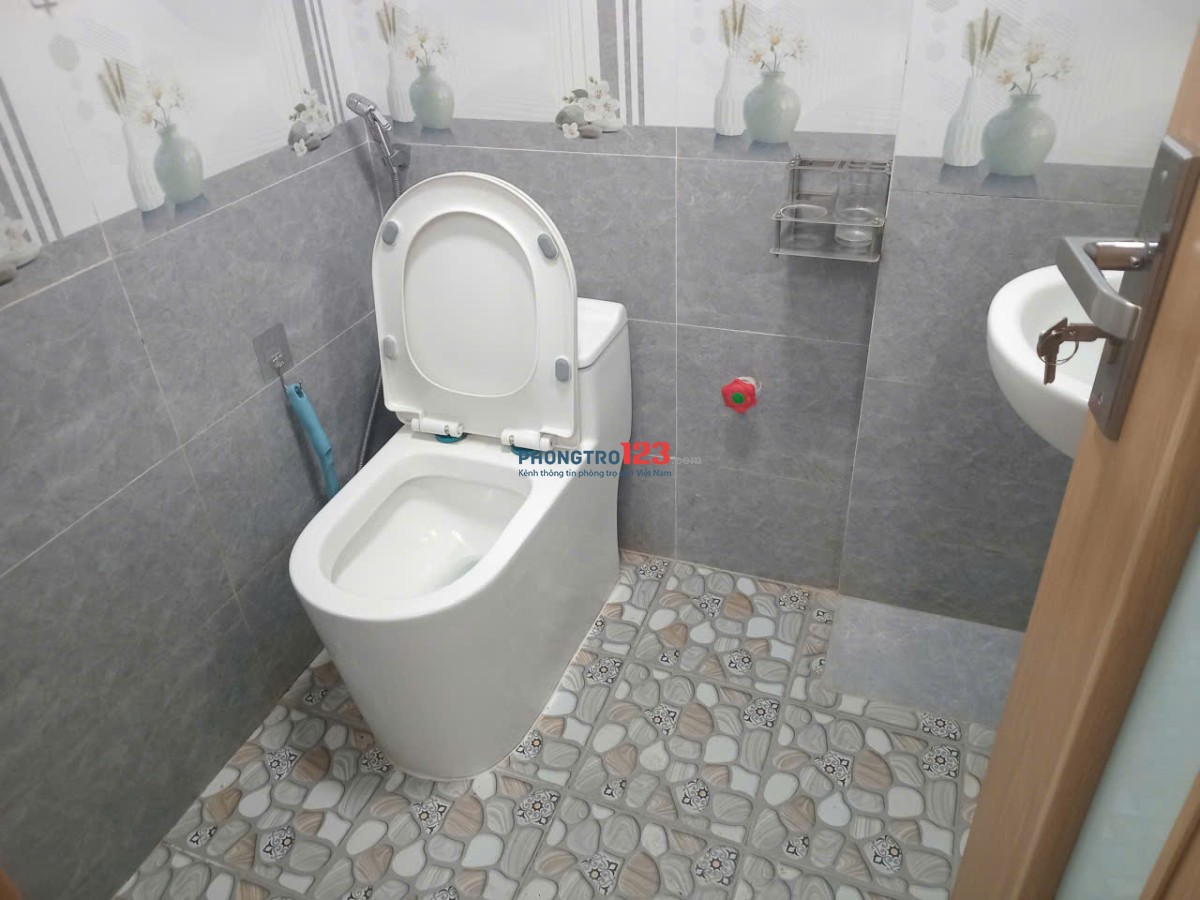 Phòng trọ, Full đồ, khép kín, chính chủ, Ngay trung tâm ngã ba Phạm Văn Đồng-Trần Cung, Hà Nội