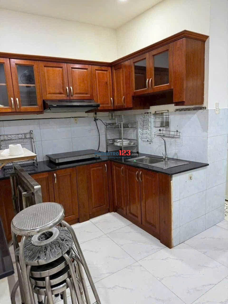 Nhà riêng 1/Phan Đăng Lưu, Phú Nhuận sẵn nội thất giá 14 tr/th (2PN 96.5m2)