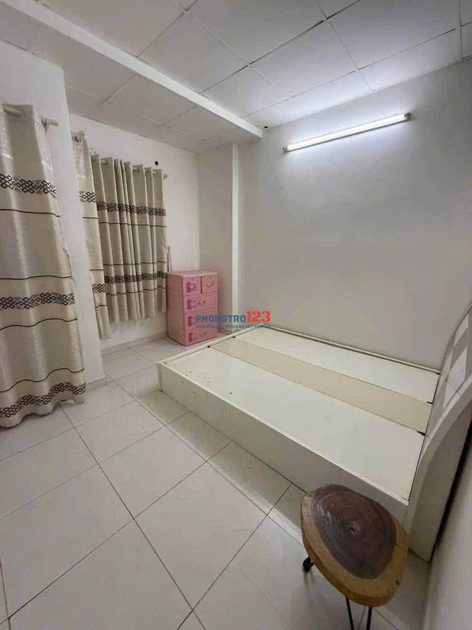 Nhà riêng 1/Phan Đăng Lưu, Phú Nhuận sẵn nội thất giá 14 tr/th (2PN 96.5m2)