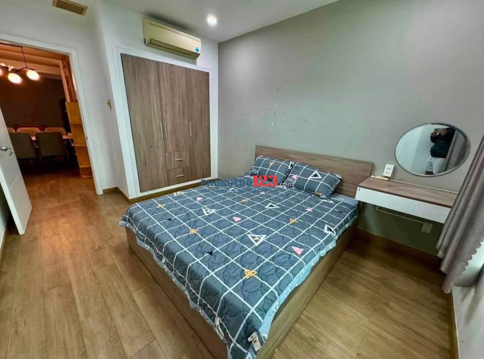 Cho thuê C/c Cộng Hoà Plaza căn 3PN giá thuê 15tr/th. Nội thất tốt.