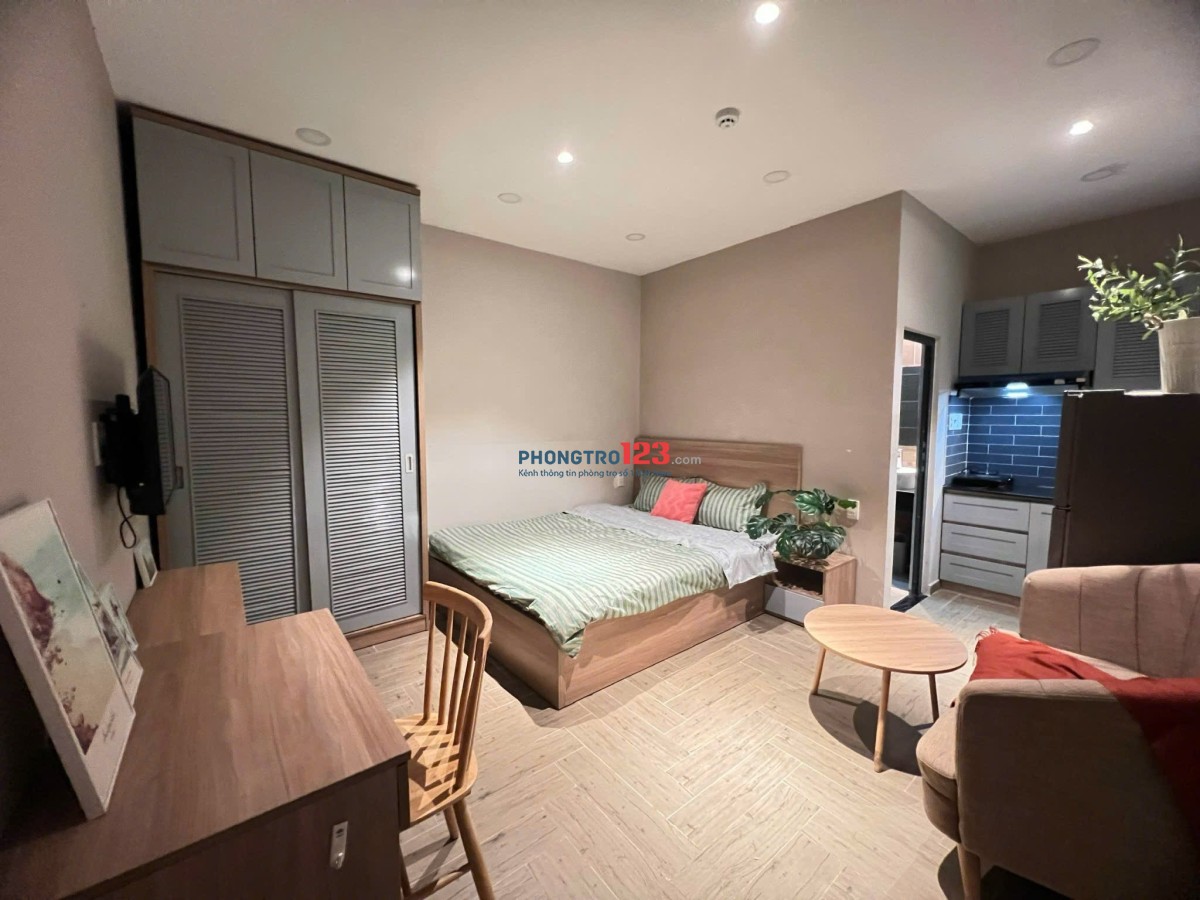 PHÒNG 35m2 FULL NỘI THẤT, THANG MÁY, PHÒNG GYM NGAY GIÁP QUẬN 1- NƠ TRANG LONG, BÌNH THẠNH